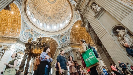 Tour con accesso prioritario alla Basilica di San Pietro con cupola e cripta