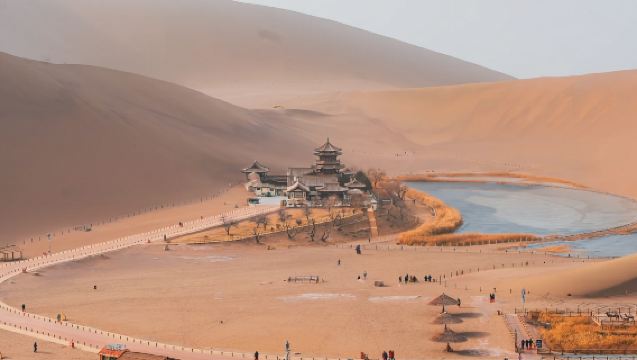 Dunhuang Private Day Tour: Mingsha Mountain & Crescent Moon Spring (Including Encore Dunhuang Performance)