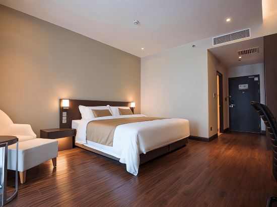 Astana Wing - Riverside Majestic Hotel Room Type - Executive Deluxe Twin River View
