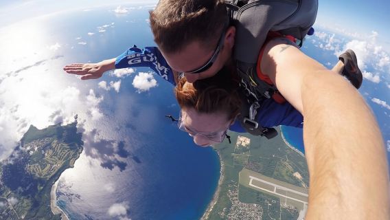 廣東肇慶硯洲島跳傘廣州深圳惠州雙人高空跳傘【4000公尺自由落體+專業高清影片拍攝+影片剪輯】