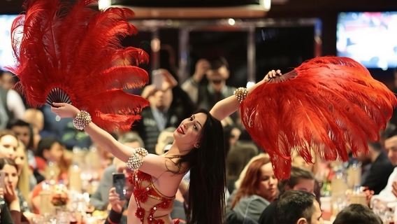 Crociera con cena e spettacolo di danza del ventre a Istanbul GBosphorus