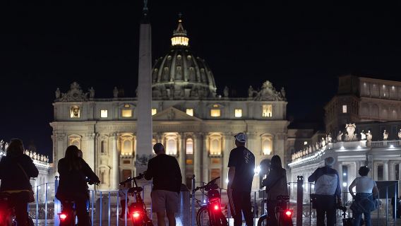 Roma di notte - Tour in e-bike per piccoli gruppi - Cibo e vino (opzionale)