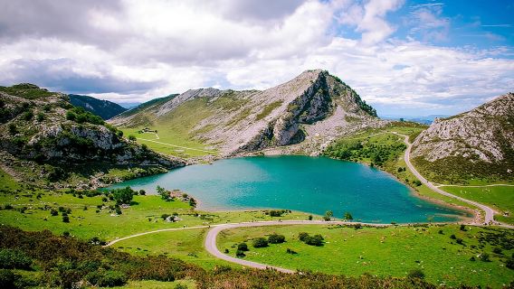 Lakes of Covadonga, Onis Cangas and Ballasts Tour from Oviedo