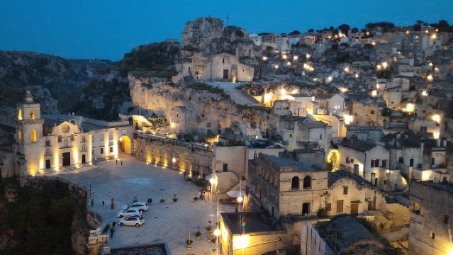 ทัวร์พร้อมไกด์นำเที่ยวถ้ำหินเมืองมาเตรา