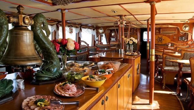 ปราก ล่องเรือแม่น้ำวัลตาวา พร้อมอาหารกลางวัน