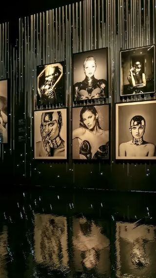 ピナコテーク・デア・モデルネ＋ニンフェンブルク城＋アルテ・ピナコテーク＋マリエン広場ワンデーツアー