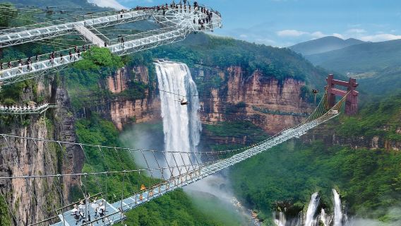 One-day tour from Guangzhou to Qingyuan Gu Long Xia Glass Grand Canyon - the world's longest suspended platform