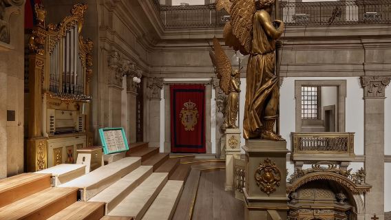 Porto: spettacolo di fado, vino di Porto e tour del complesso Trindade