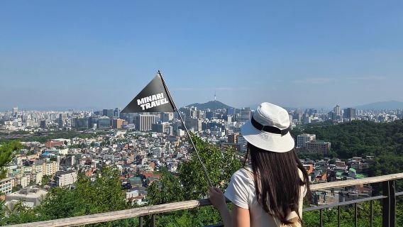 Seoul: Inwangsan Sunset Hike with Guide