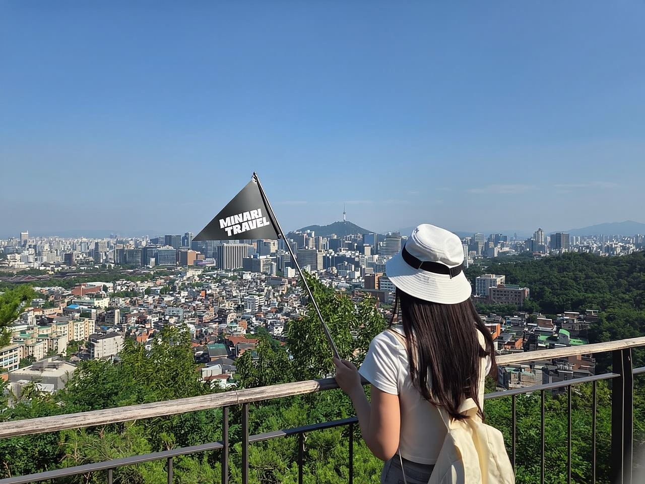 Seoul: Inwangsan Sunset Hike with Guide