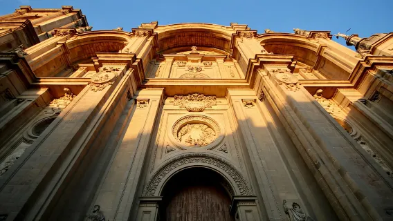 Da Siviglia: tour di Granada e L'Alhambra con biglietto d'ingresso opzionale