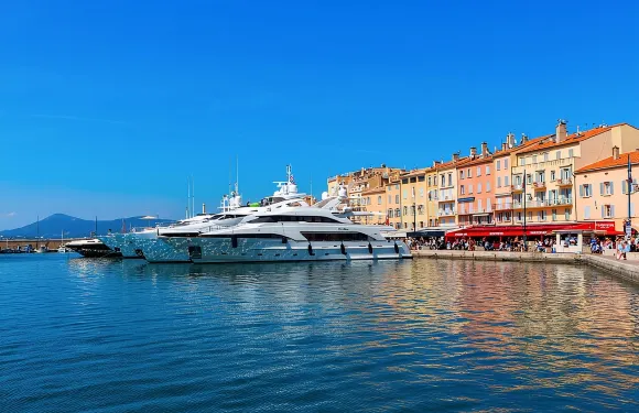 從坎城搭乘渡輪前往聖特羅佩