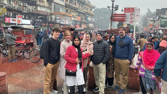 Customized Half Day or Full Day Delhi Shopping Tour with Female Consultant