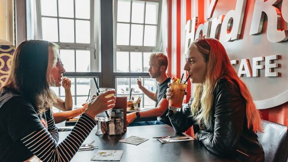 Hamburg: Hard Rock Cafe met versnelde toegang en maaltijd