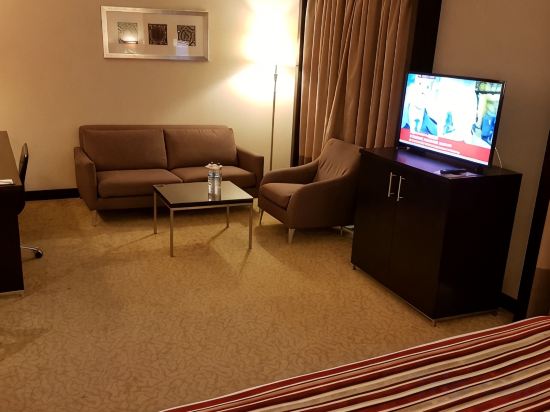 Ramada Plaza Deira - Tap to explore photos
