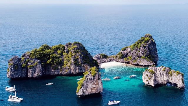 A full Day Haa & Rok islands from Koh Lanta( By Speed Boat)