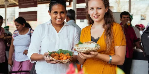 與當地人同遊康提:10道街頭美食私家團