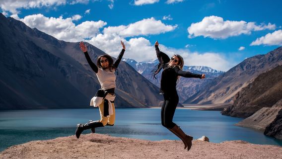 Cajon del Maipo: El Yeso & Spa reservoir in El Morado