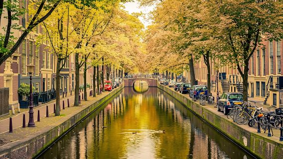 Canals of Amsterdam exploration game and tour