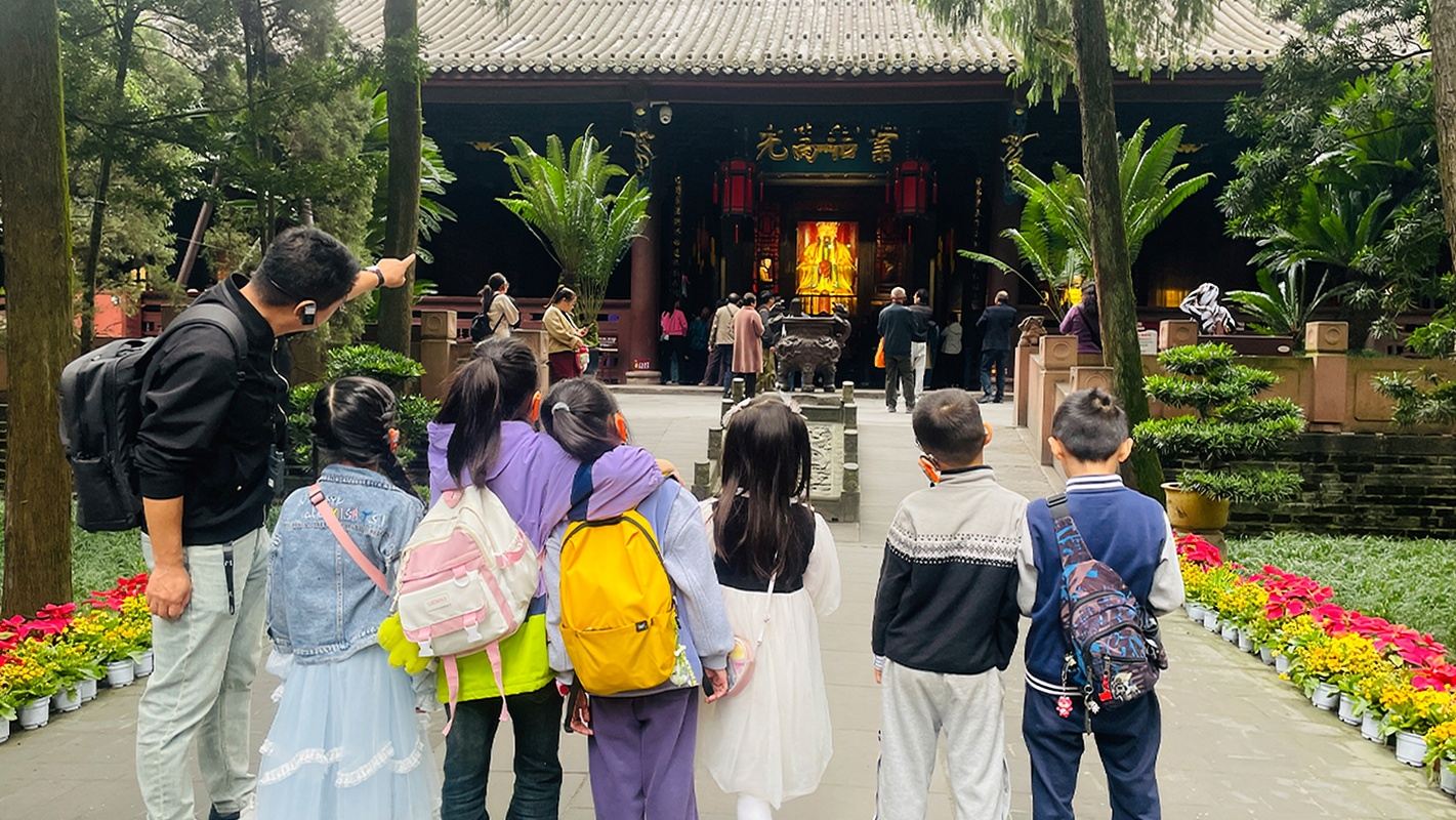 Chengdu Wuhou Shrine Museum "Tracking the Three Kingdoms" Parent-Child Study Tour [Includes Admission Ticket + Study Guide + Headphones + Study Tour Creative Handicraft + Commemorative Gift]