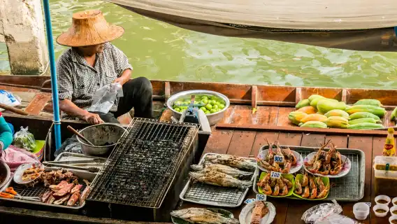 私家純玩包車遊｜丹嫩沙多水上市場+美功鐵道市場：贈送軟飲