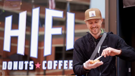 Portland: Lawatan Makanan Berjalan Kaki – Donat & Sejarah Panas