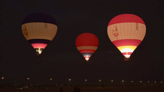 Mongolfiera nel deserto di Dubai + gara di cammelli + trasferimento dall'hotel + certificato di volo + vista mozzafiato sul deserto - Mongolfiera a Dubai