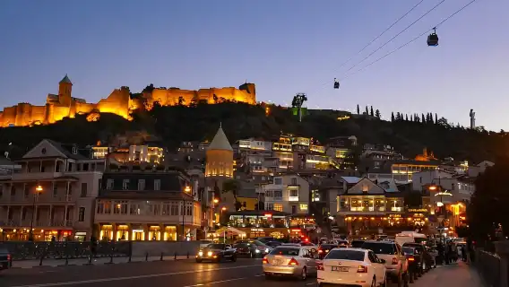 ทัวร์เดินชมเมืองเก่าทบิลิซี พร้อมไวน์และชิม 10 รายการ