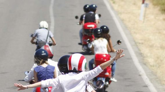 Из Сан-Джиминьяно: тур на Vespa в Кьянти