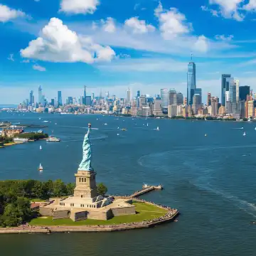 NYC: 自由の女神像とエリス島ガイド付きツアー | Trip.com