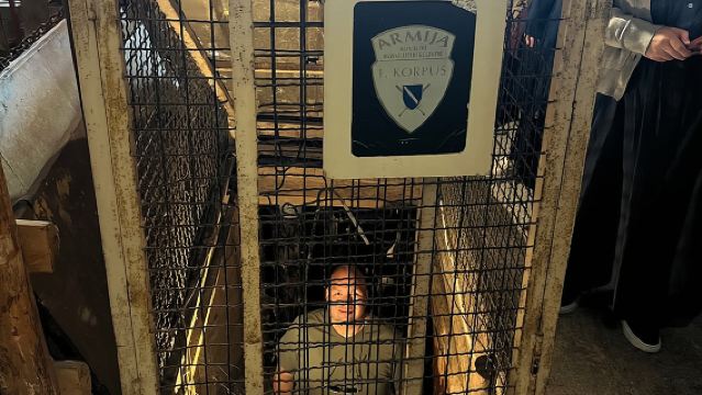 ROZEN VAN SARAJEVO (Oorlog + Olympische Spelen + Stad) - Verhaal van een overlevende