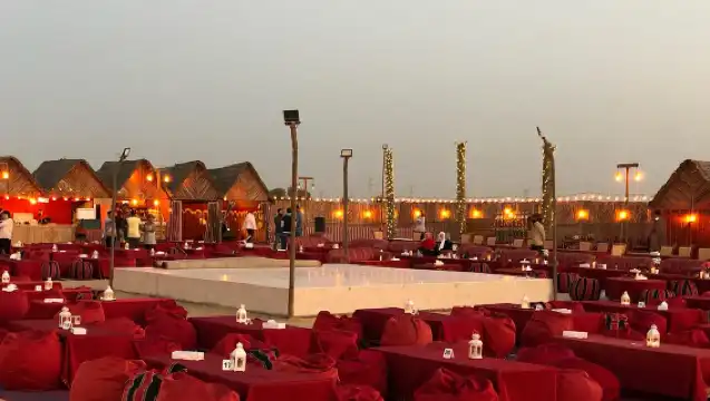 杜拜沙漠營地體驗·營地活動【沙漠衝沙 ＋ 滑沙 ＋ 貝都因營地 ＋ 燒烤自助晚餐】