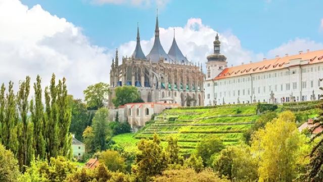 捷克布拉格人骨教堂+聖巴巴拉教堂+義大利庭院一日遊