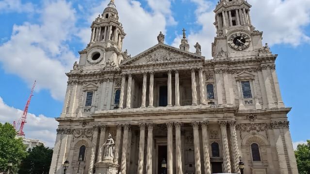 The British Museum + Westminster Abbey + Buckingham Palace + Tower Bridge 1-day tour.