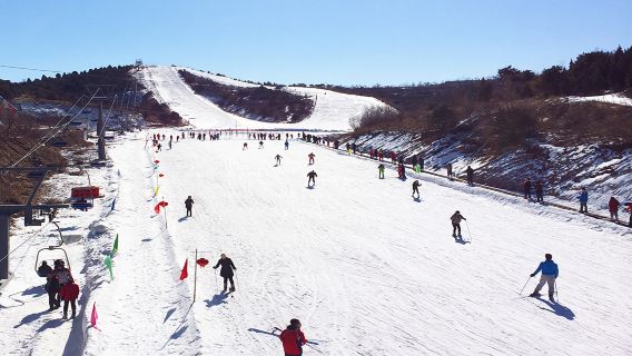 Tagesausflug ins internationale Skigebiet Tianjin Jizhou [Privattour, Ticket inklusive]