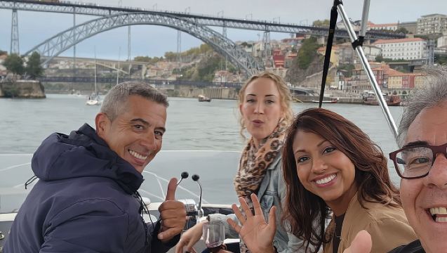 Port : Coucher de soleil ou journée, Charmant yacht, boissons de bienvenue et snacks