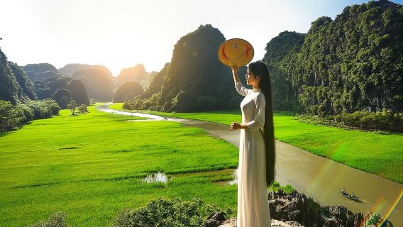 ต้นทางจากฮานอย: ตรังอานและถ้ำมู่โดยรถลีมูซีน (กลุ่ม/ส่วนตัว)