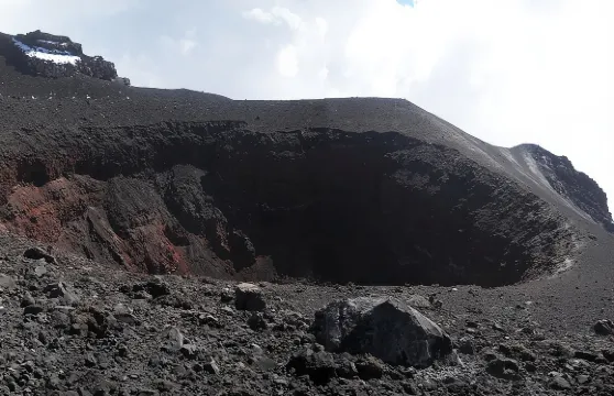 攀登通古拉瓦火山