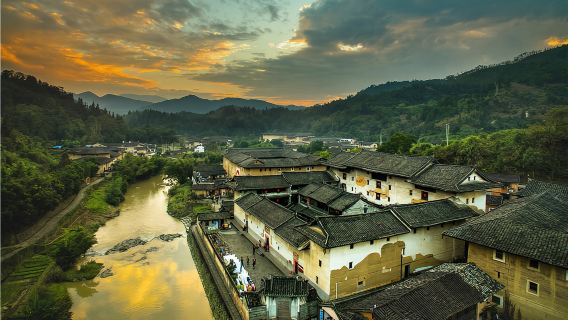 ทัวร์เซี่ยเหมินแบบส่วนตัวไปฮากกะถู่โหลวและล่องแพ