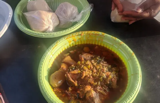 在阿克拉舉辦的加納本​​地烹飪課程旨​​在支持健康社區中心。