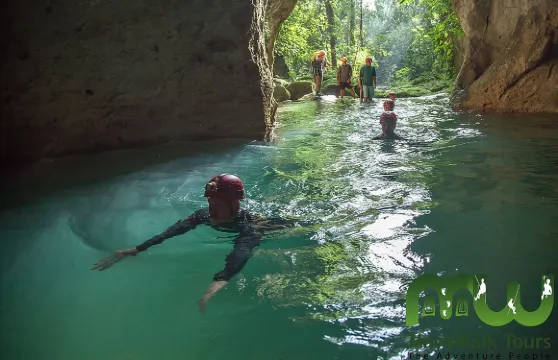 阿克頓·圖尼奇爾·穆克納爾洞穴之旅和野餐