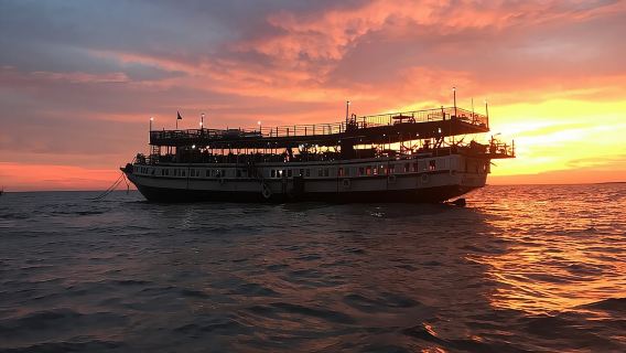 Sunset Dinner and drinks with a Floating Village cruise