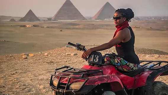Fantastico tour di un giorno alle piramidi di Giza con giro in cammello e quad