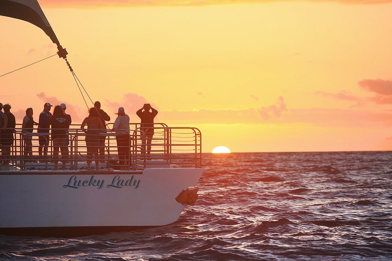 Tour Deluxe al tramonto a Na Pali a bordo della Lucky Lady