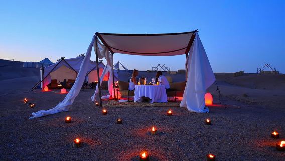 Sonnenuntergang in der Agafay-Wüste, Kamelritt und Abendessen ab Marrakesch