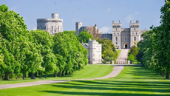 Excursión de un día al Castillo de Windsor, las Termas Romanas de Bath y Stonehenge desde Londres