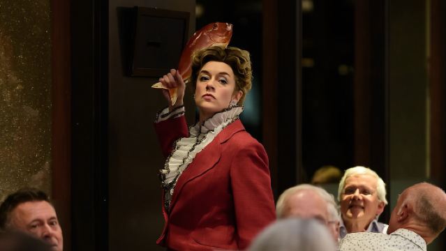 Faulty Towers ประสบการณ์การรับประทานอาหารในลอนดอน