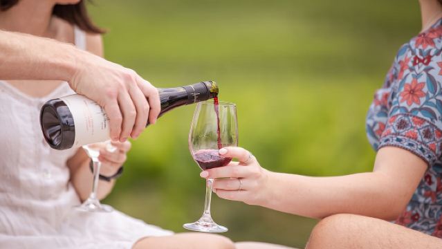 ไร่องุ่นออเดรย์ วิลกินสัน: ปิกนิกพร้อมชิมไวน์ระดับมาสเตอร์คลาส