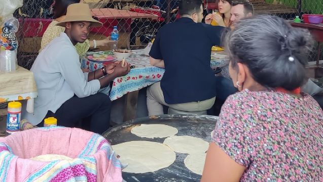 ทัวร์สัมผัสประสบการณ์เต็มรูปแบบและตลาดโออาซากา พร้อมอาหารเลิศรสทุกชนิด