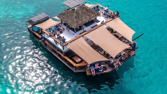 Fiji: Cloud 9 Floating Bar and Pizzeria Day Trip
